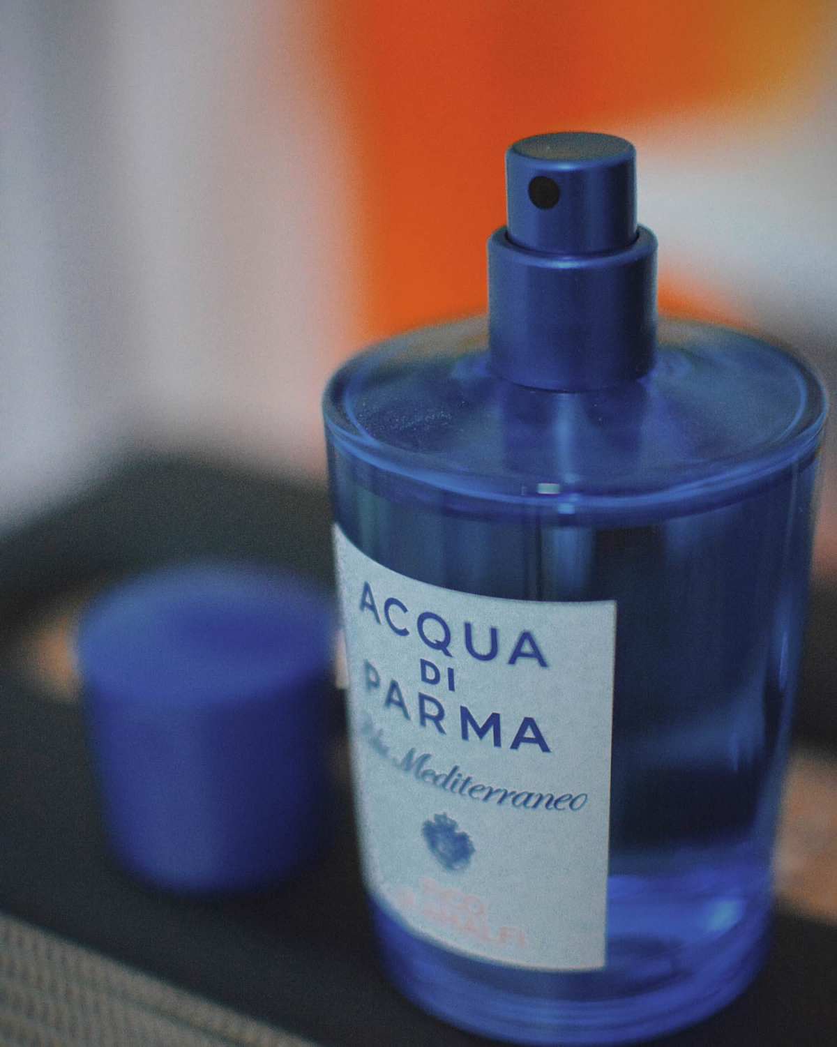 太爱帕尔玛之水的包装了 克莱因蓝超级有质感 配上简约的玻璃瓶