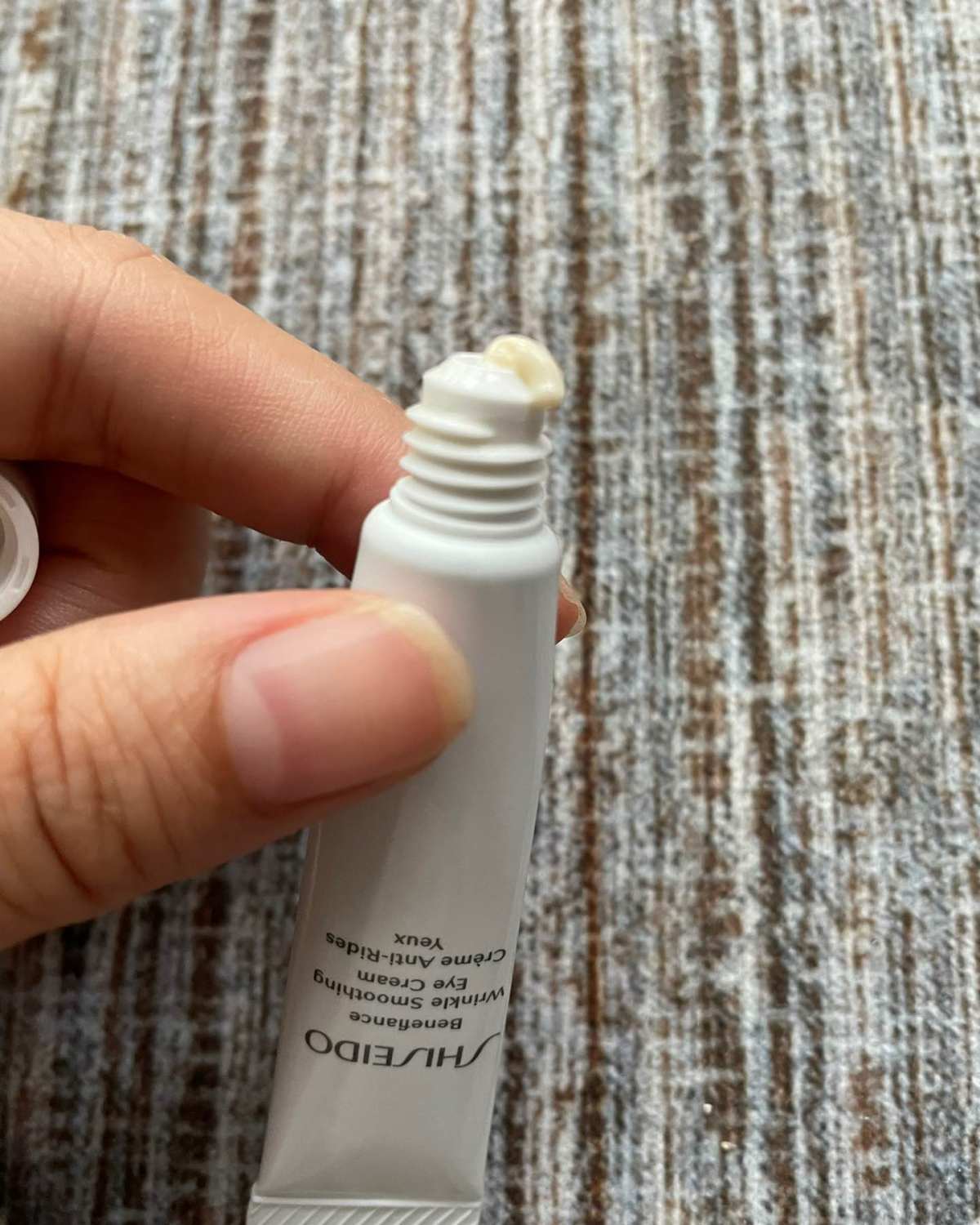 🔔上次说过雅诗兰黛的小黄瓜眼霜适合没有细纹的年轻肌肤，这次