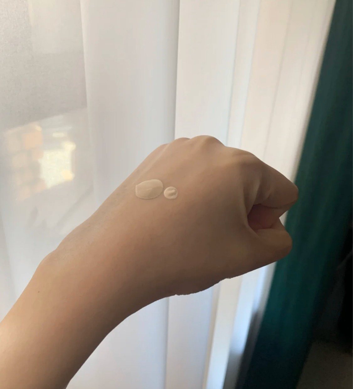 ✔️适合油皮的隔离真的不多见，CPB长管隔离就是其中一支！ 