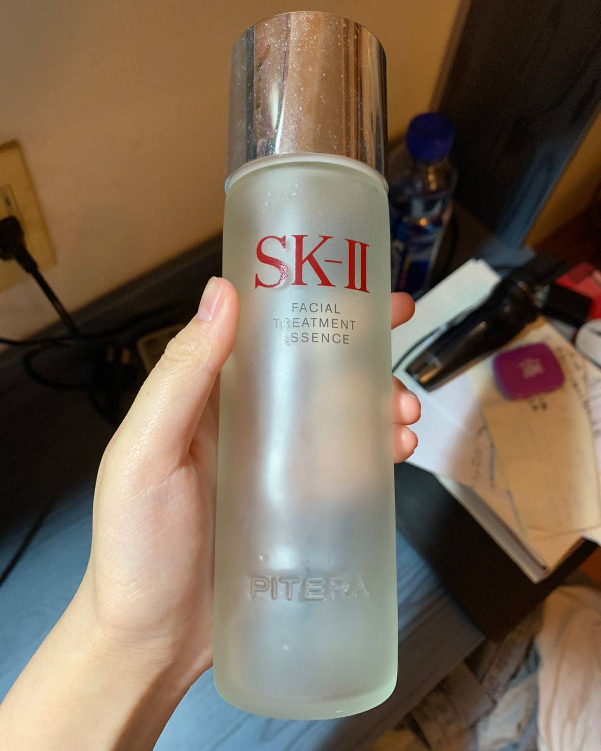 sk2神仙水本来的名称是sk2护肤精华露，由于这个产品有不错
