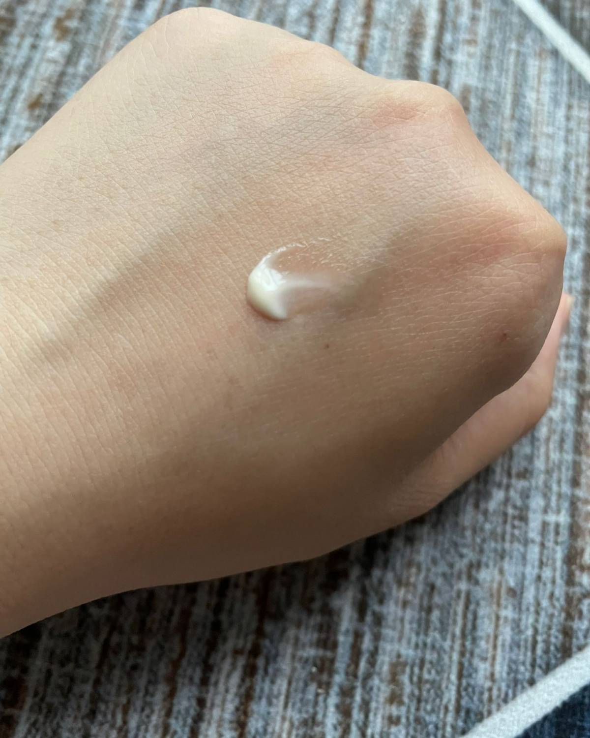 🔔上次说过雅诗兰黛的小黄瓜眼霜适合没有细纹的年轻肌肤，这次