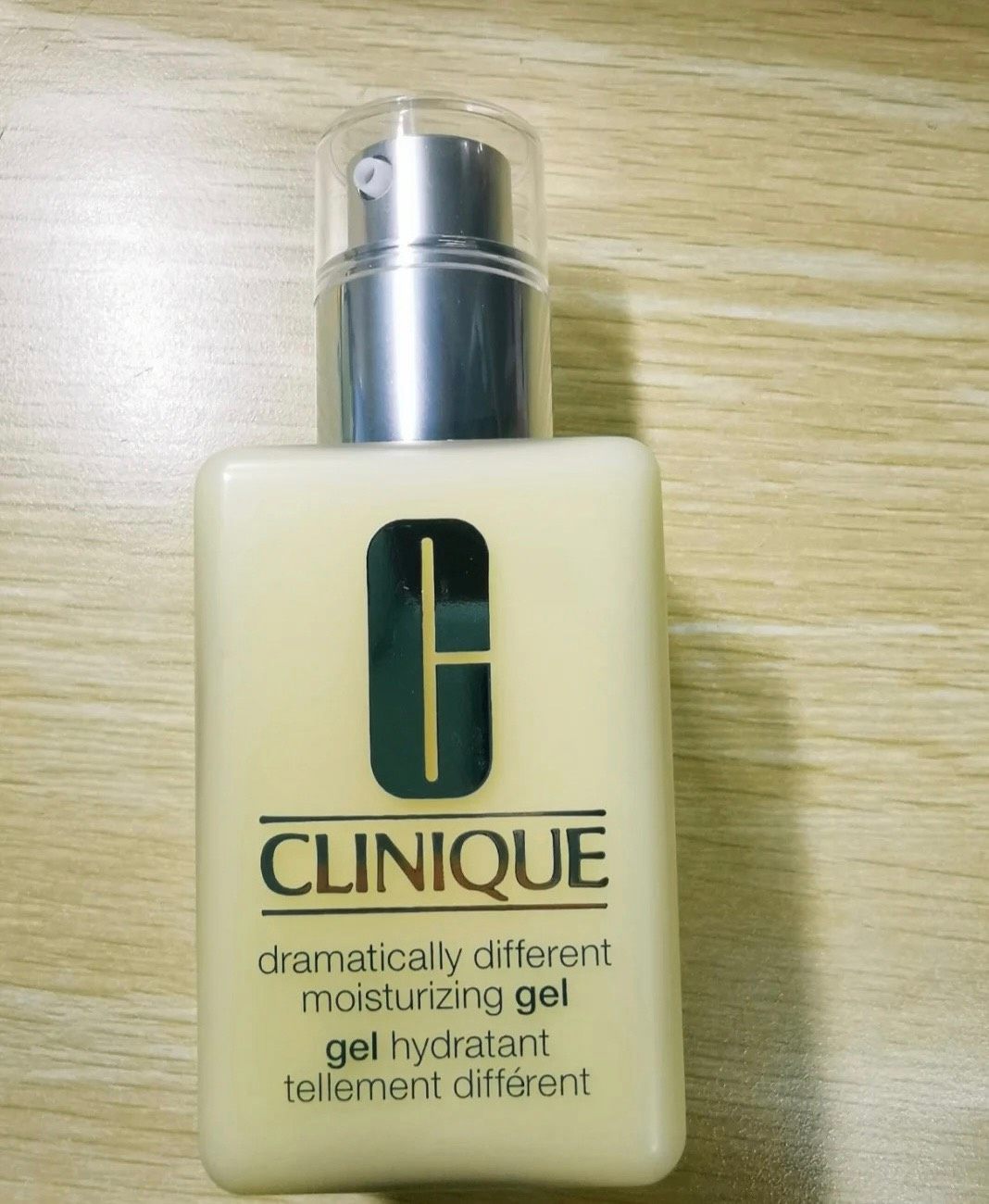 倩碧黄油的正确用法 Step1、 先把脸清洁干净，这是护肤的