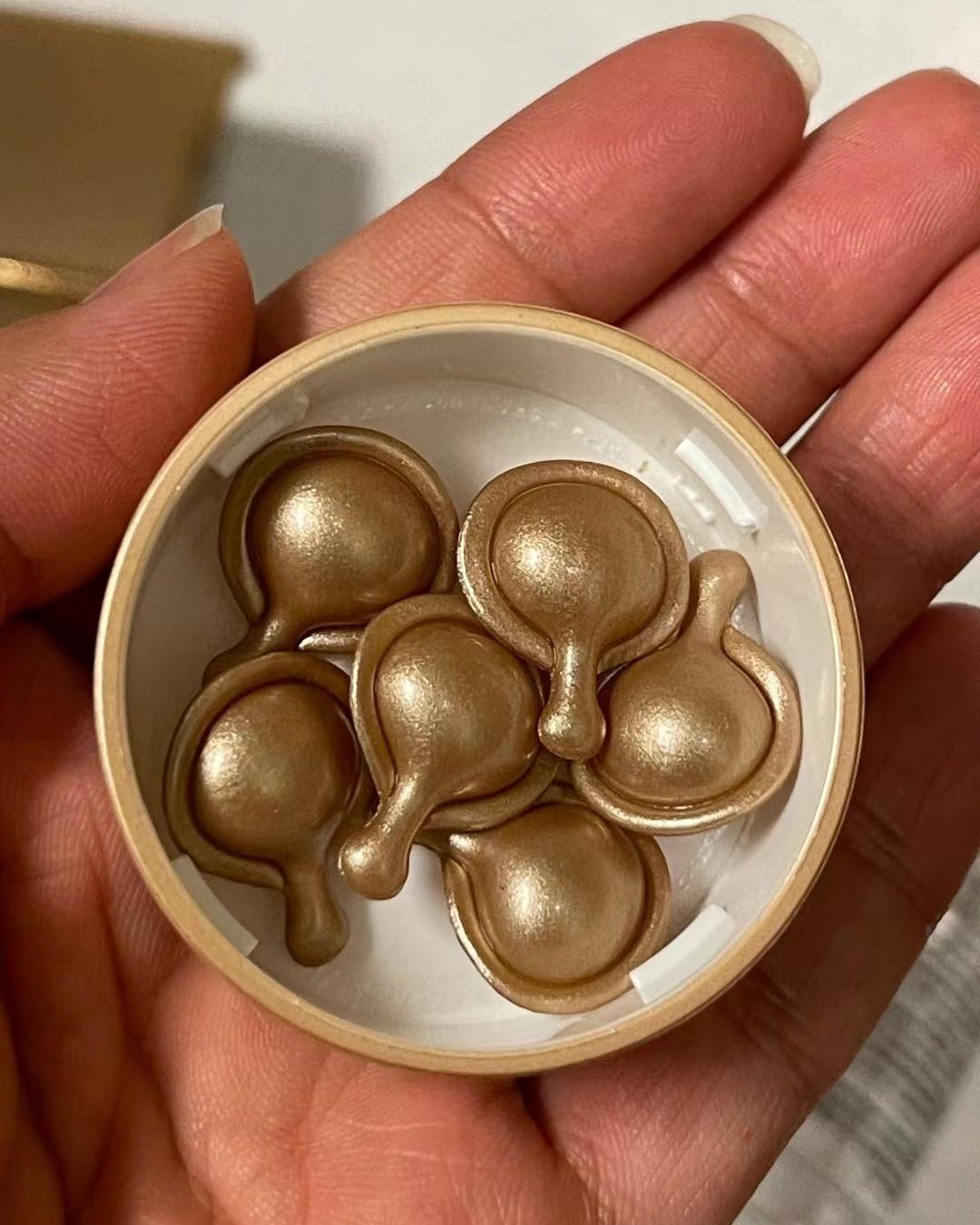 抗衰老是女生一定要重视的，过了25就要开始抗衰老了，同时20