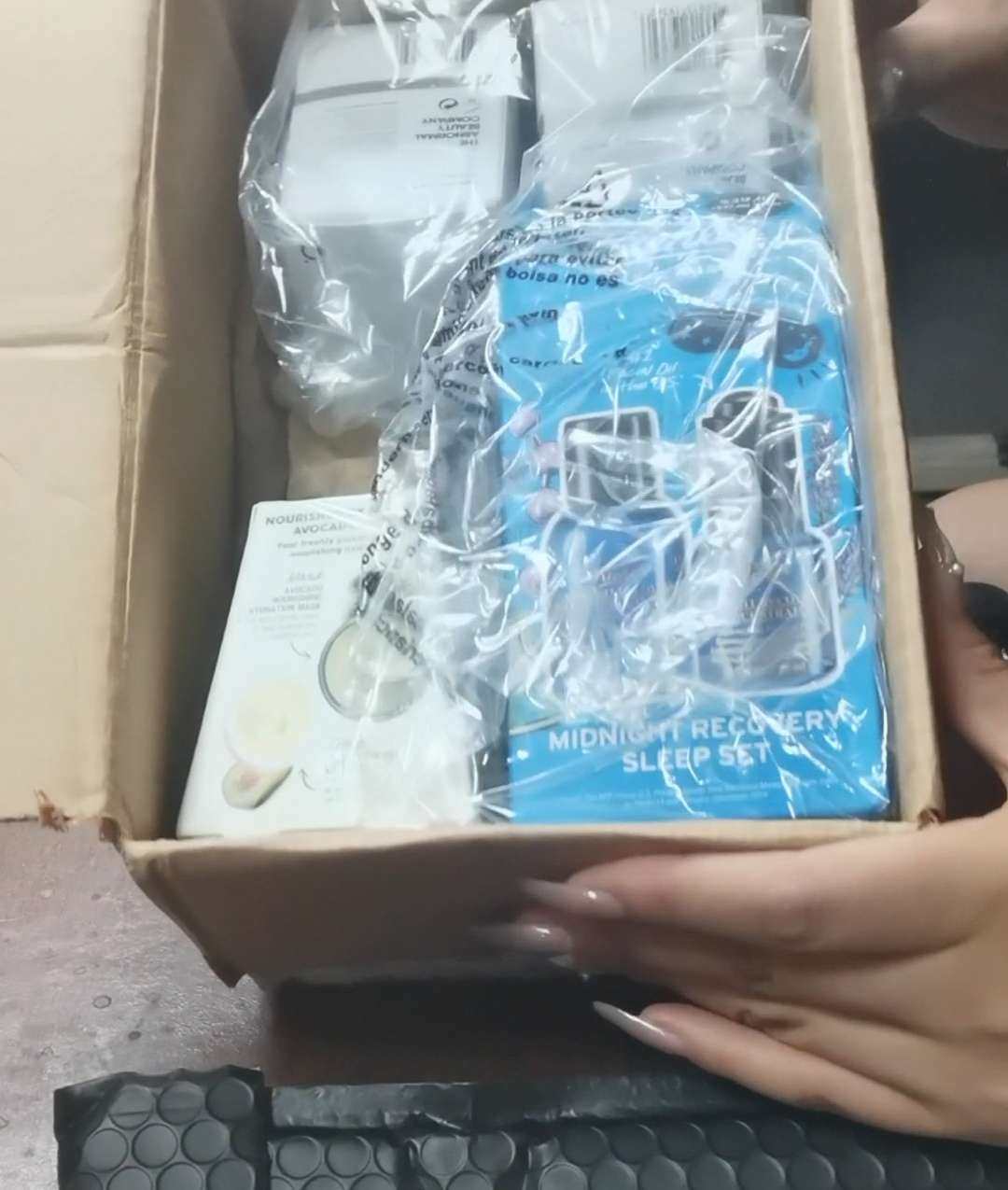 中环转运合箱走无忧线，2天的清关速度绝了，此次购买了MAC五