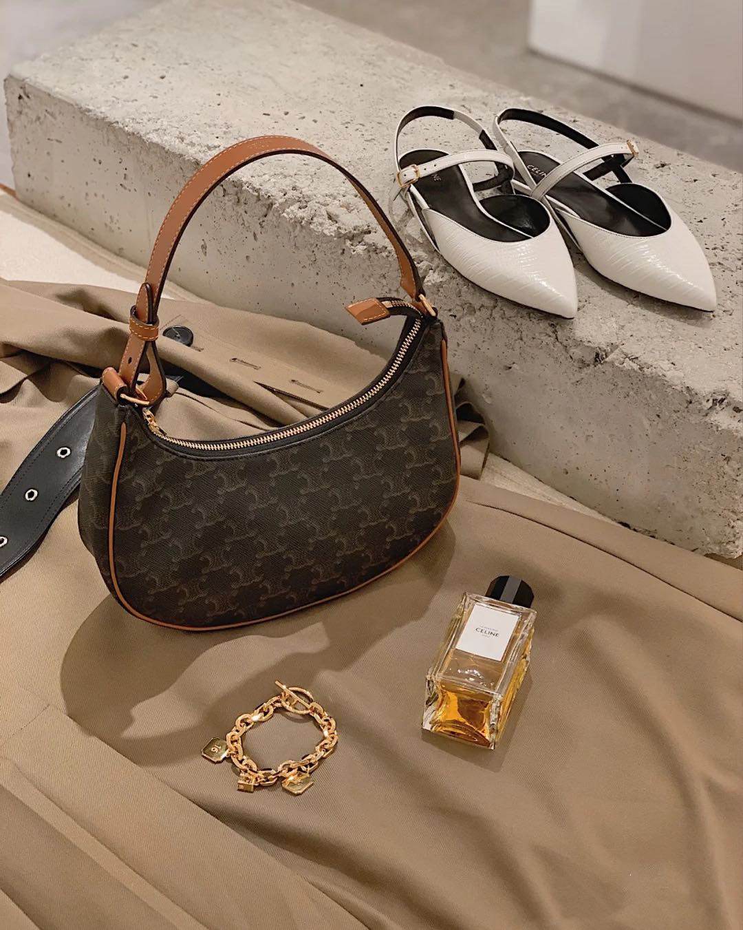 💕Celine的包包在一线奢侈品牌中一直是简约低调的存在，