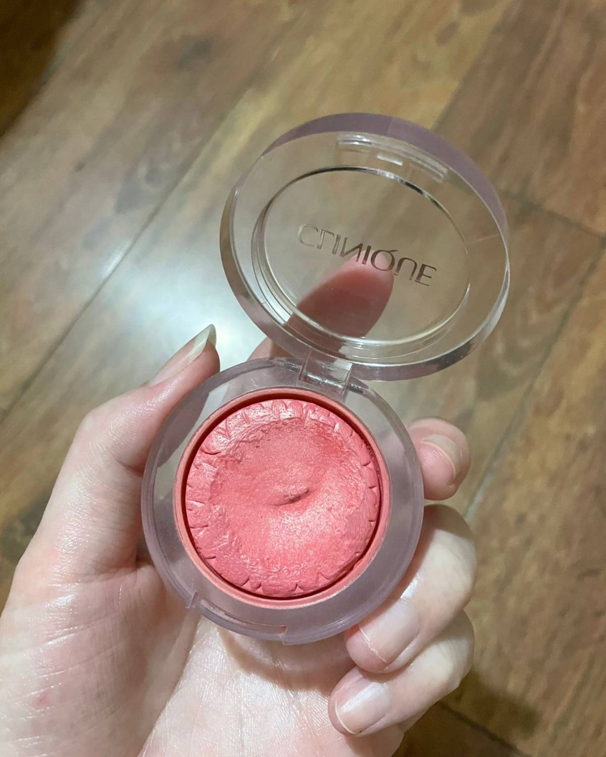 💕倩碧的美妆里面，最出名的就是这个小雏菊腮红了吧，精致的雏
