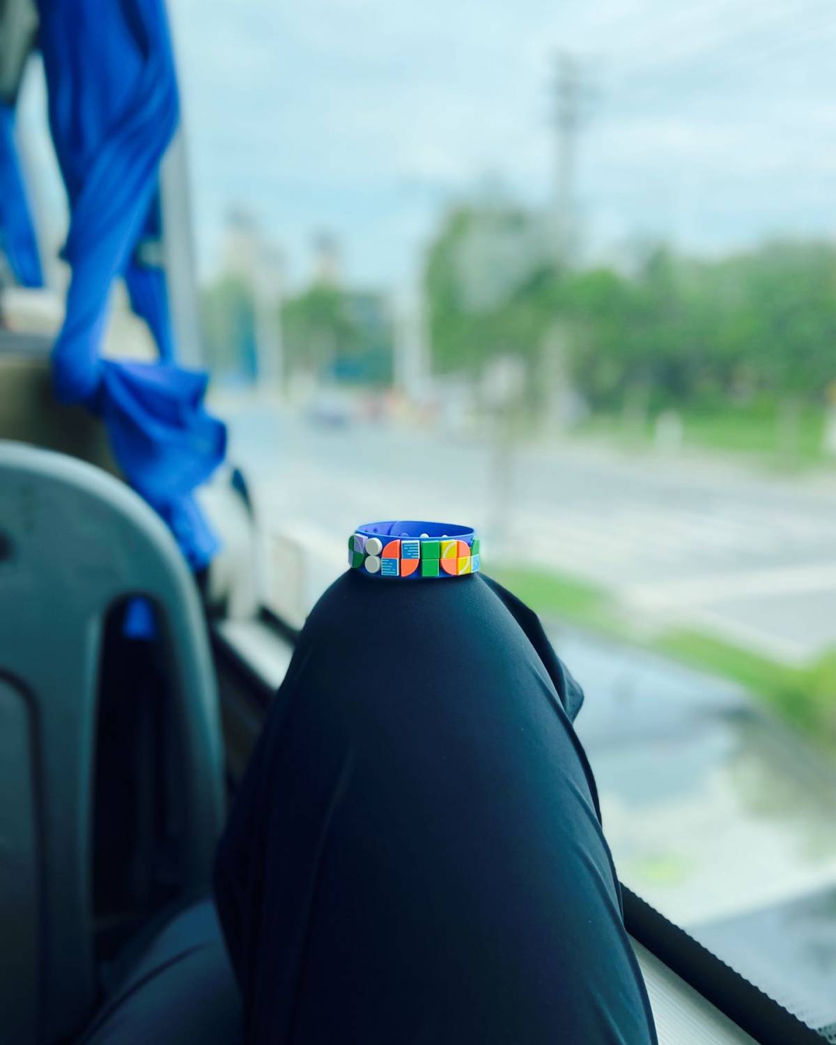 你没有想到吧，乐高也会出手环 之前Lisa同款的话就挺火的 