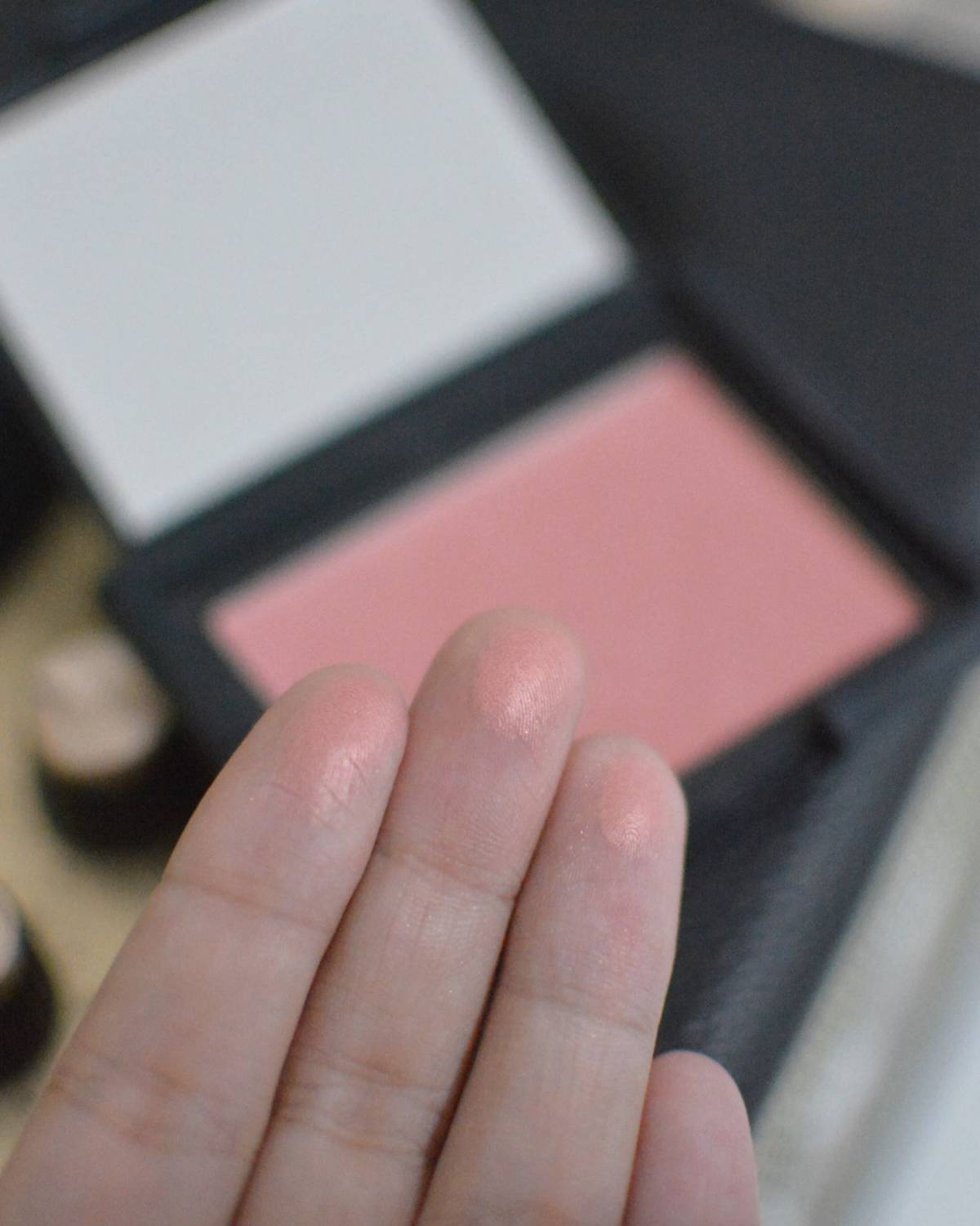 Nars的腮红真的太绝了 会收集上瘾 每一块都质感太赞了  