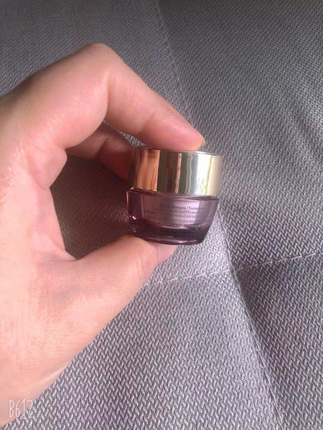 雅诗兰黛多肽弹力眼霜  ✅肌肤越成熟，干燥问题就越严重，那是