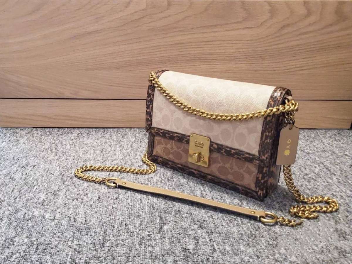 💕哈顿Hutton小方包，一上市就俘获了无数明星达人的心 