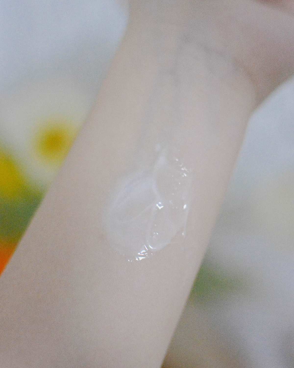 质地：米黄色乳液状 肤感：滋润版洗完略紧绷不假滑 泡沫也比较