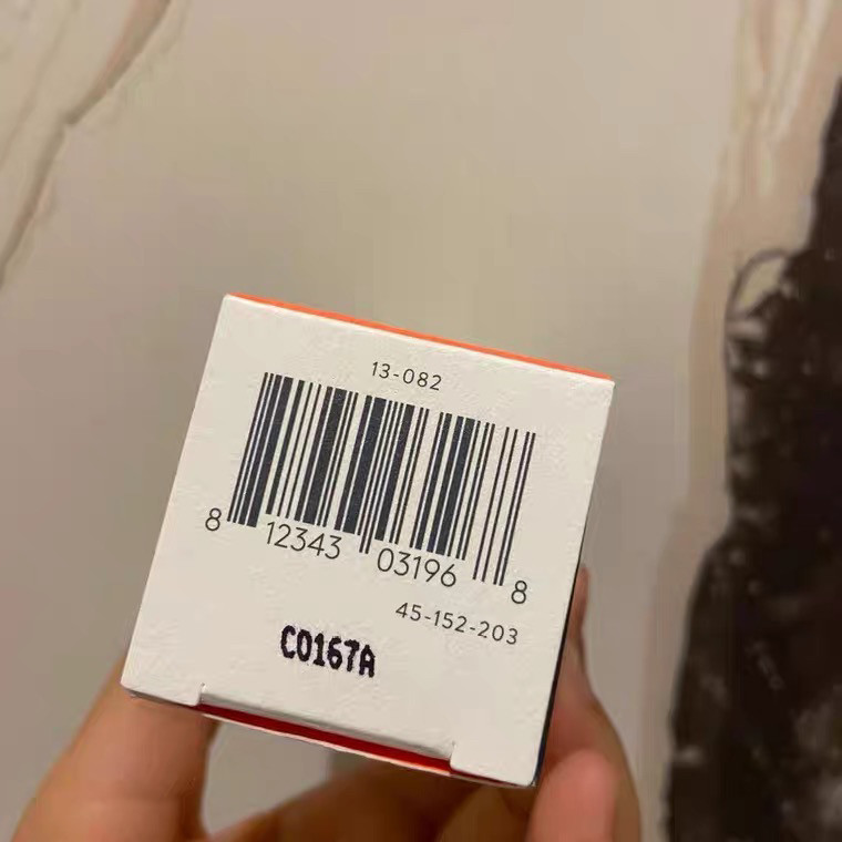 醉象消消乐净柔眼唇卸妆液。 包装是一贯的简约风格，橙色很有标
