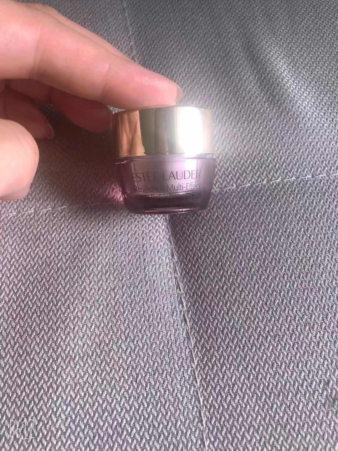 雅诗兰黛多肽弹力眼霜  ✅肌肤越成熟，干燥问题就越严重，那是