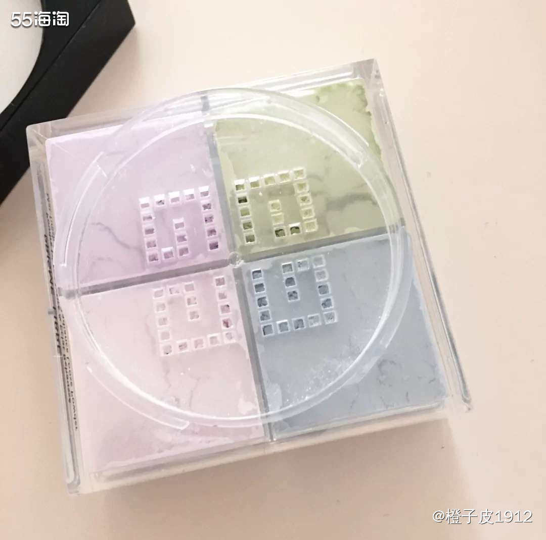 这款散粉我是去年买的，用了这么久感觉还像新的一样，真的很耐用