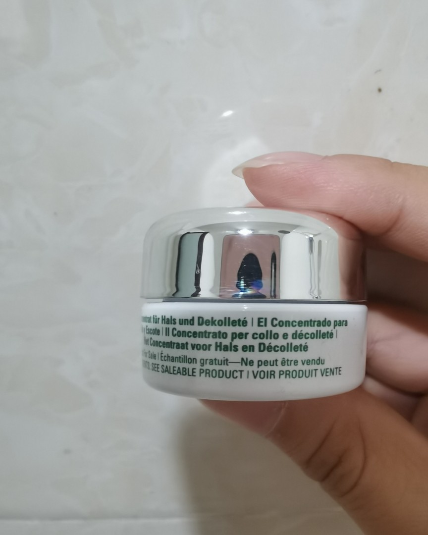 ✅脖子是女人的第二张脸，有时候脸部保养的再好，脖子有纹路年龄