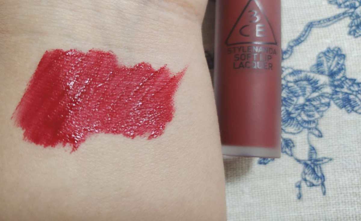Hello,今天给大家试色我手上有的12支3CE的口红和唇釉