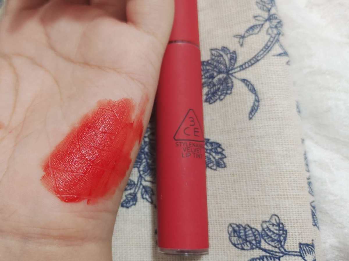 Hello,今天给大家试色我手上有的12支3CE的口红和唇釉