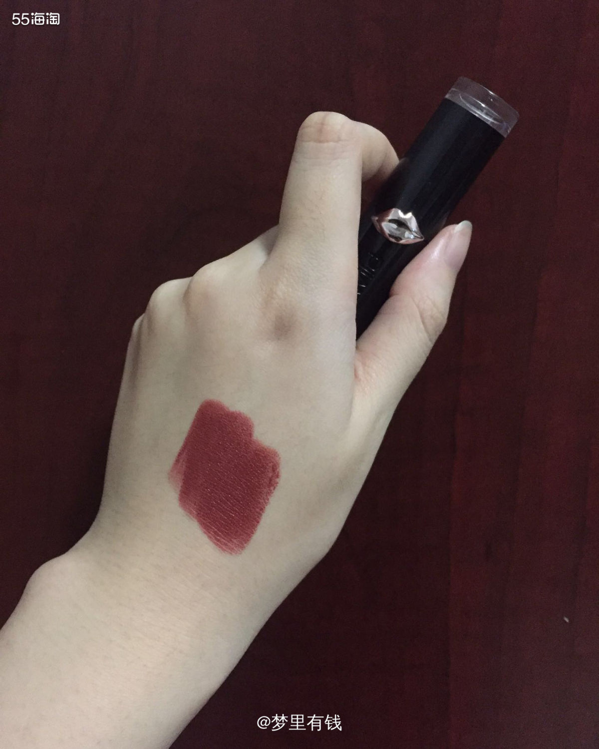 这个色号是P673小野莓，哑光质地，上色很顺滑，显色度也很好