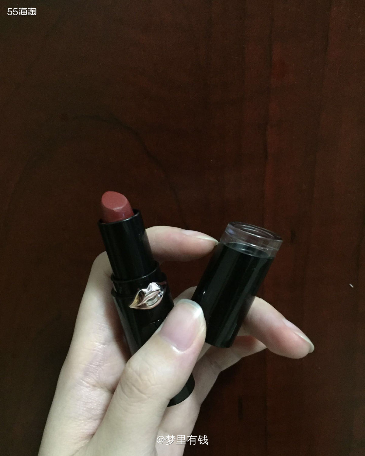 这个色号是P673小野莓，哑光质地，上色很顺滑，显色度也很好