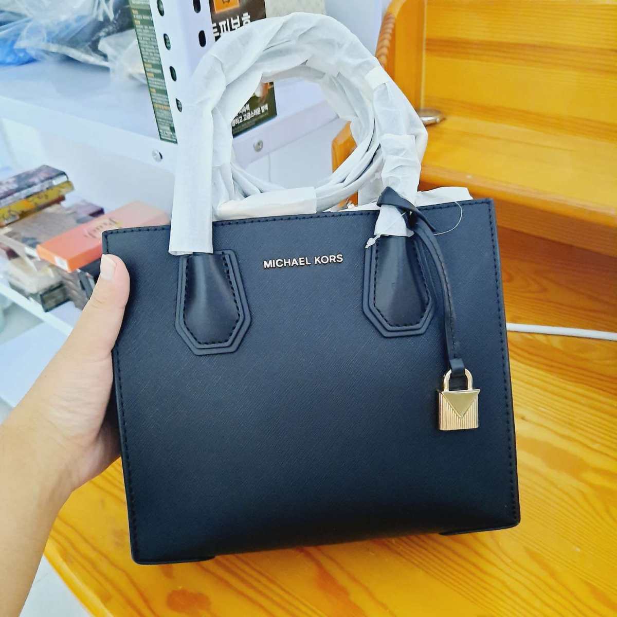 ❤️这款mk锁头包，前几年我妈妈就种草了，然后会了海淘之后就