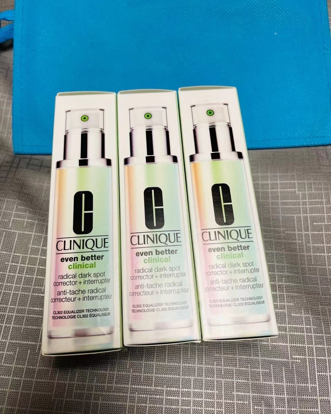 倩碧302镭射瓶精华液30ml，褪黑淡化痘印提亮肤色   据