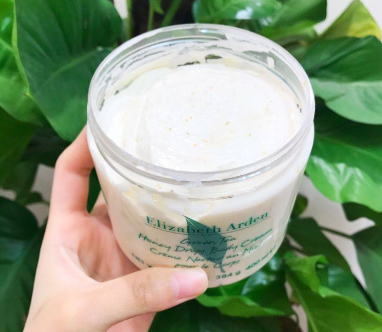 我又来给姐妹们**雅顿家的产品啦，雅顿绿茶身体乳是我目前为止