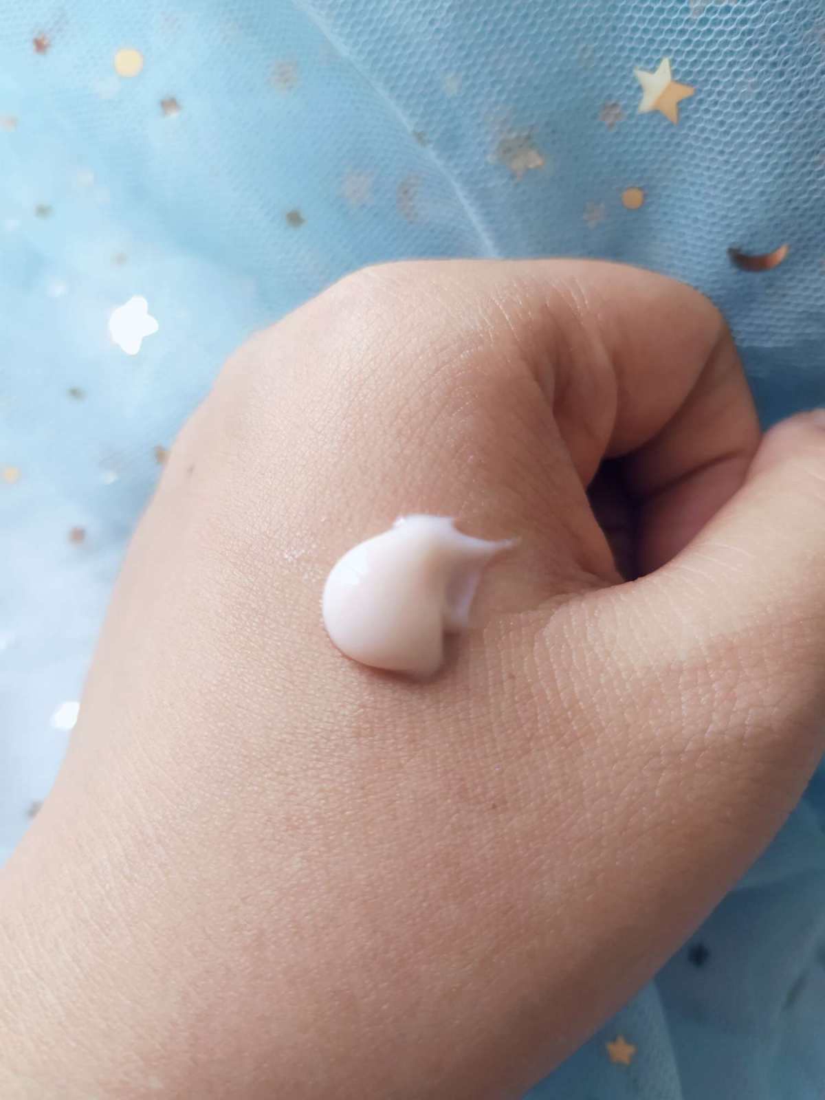 最近我的AB蓝乳霜用完了，我拿出了很多小样面霜使用，小样面霜