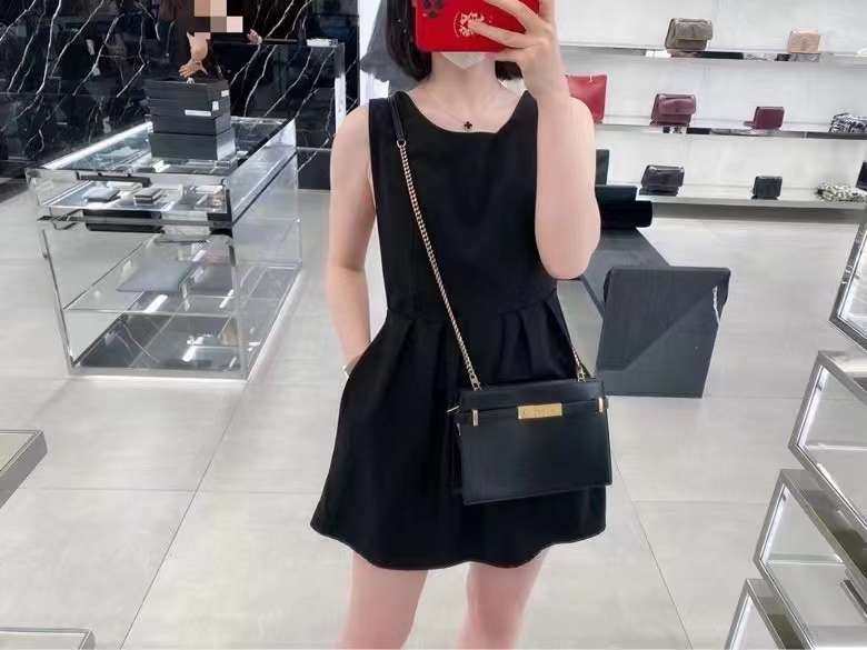YSL 抄底折扣爆款黑色曼哈顿Woc  Box皮，高级感十足