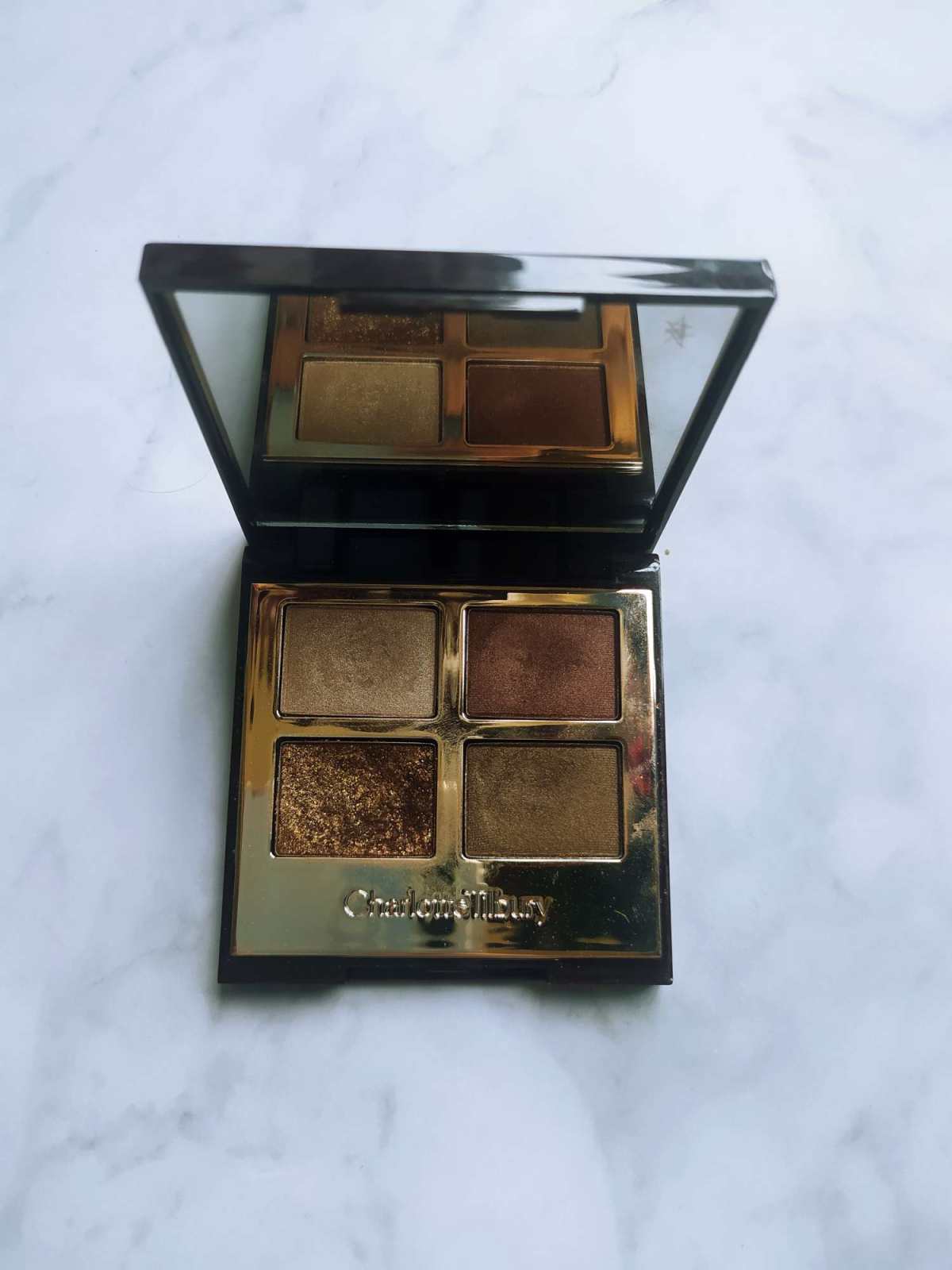 要说到我喜欢的眼影盘，CT家的眼影是我心目中的top3。  