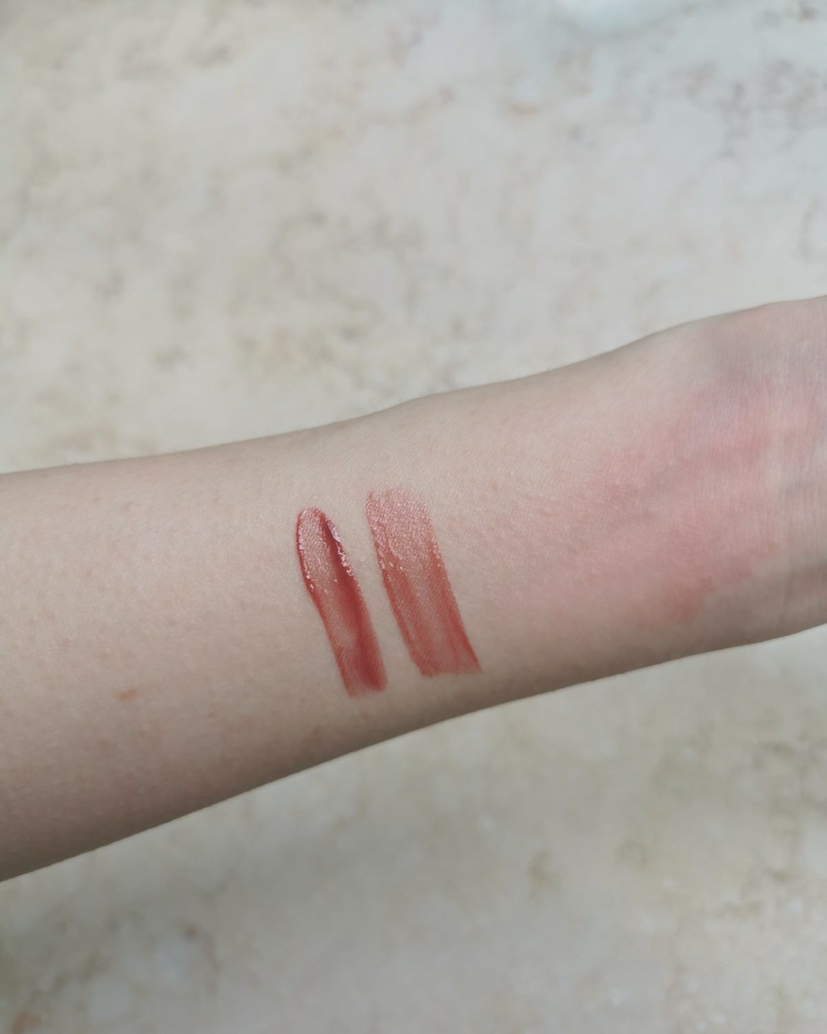 我真的太太太喜欢YSL家的唇釉了！就是不理解为啥最火的水光系