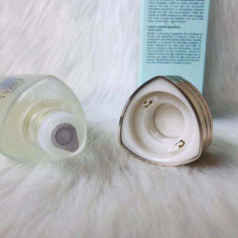 ✅雅诗兰黛原生液，雅诗兰黛家的口碑产品，质地属于偏黏稠的那种