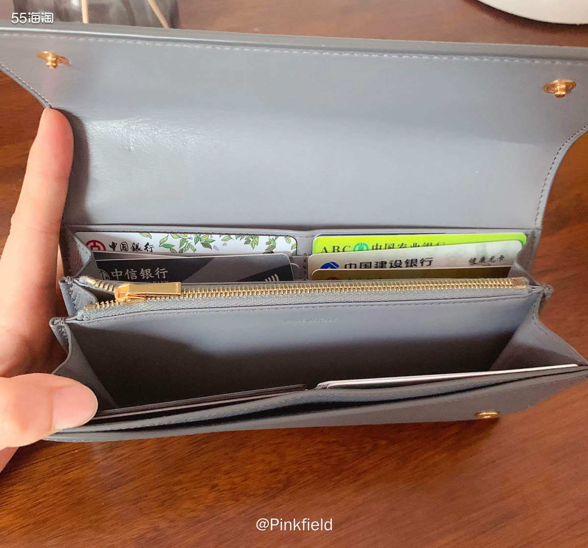👛一直都很喜欢Celine这个牌子，非常简约大气。前几年，