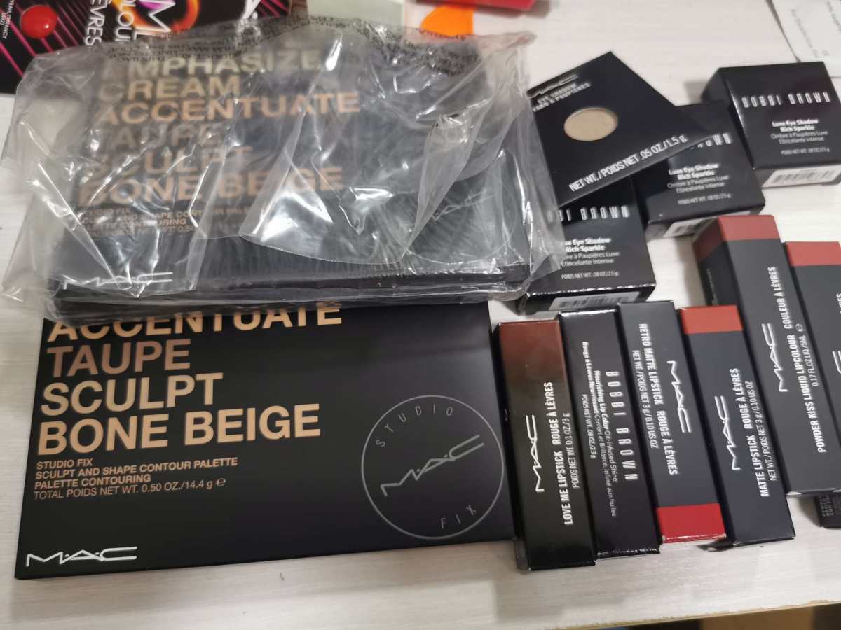 最近波折最多的一次开箱就是这波mac和芭比波朗合箱啦。其中遇