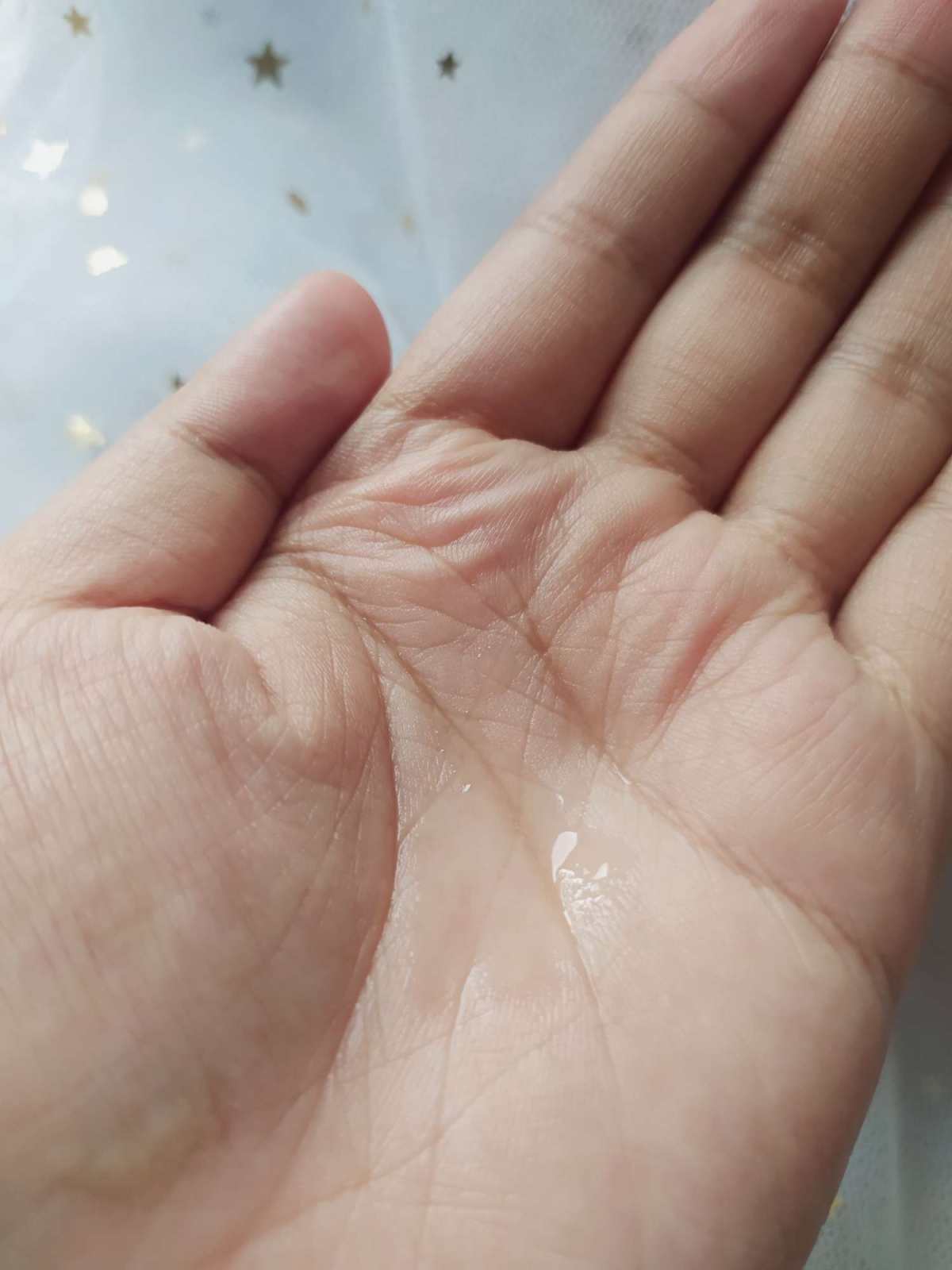 itrim精华水的名字就很霸气，叫做川穹精华水。这是我去年发