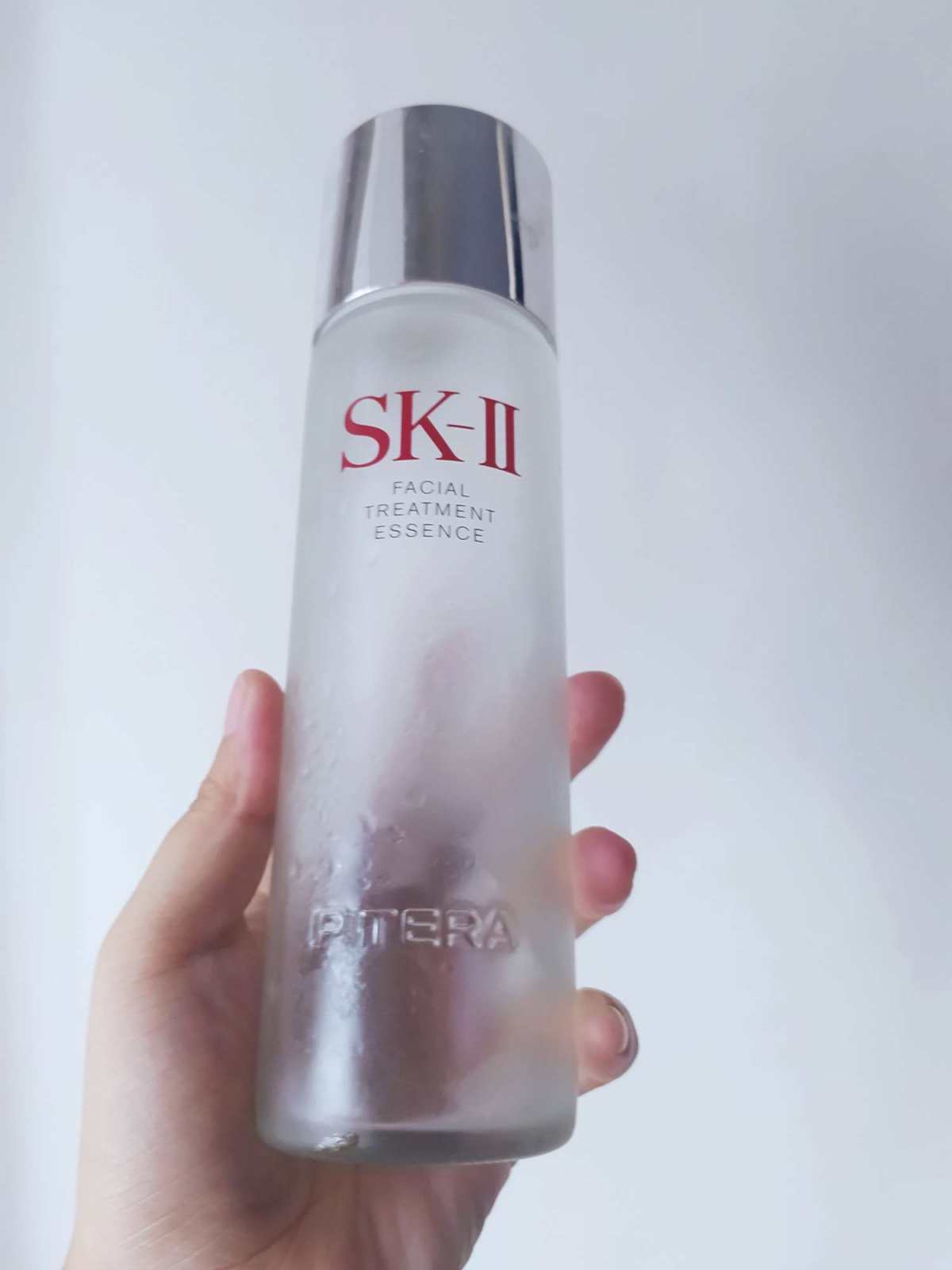 看过sk2神仙水广告的知道，它家有段时间是**用女明星素颜拍