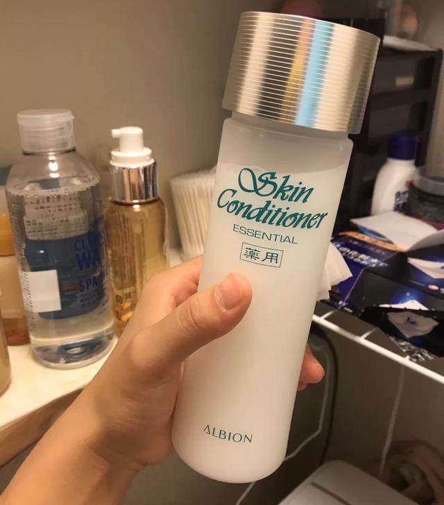 ✅奥尔滨健康水，一股淡淡的类似香皂水的味道，消炎镇定皮肤的效