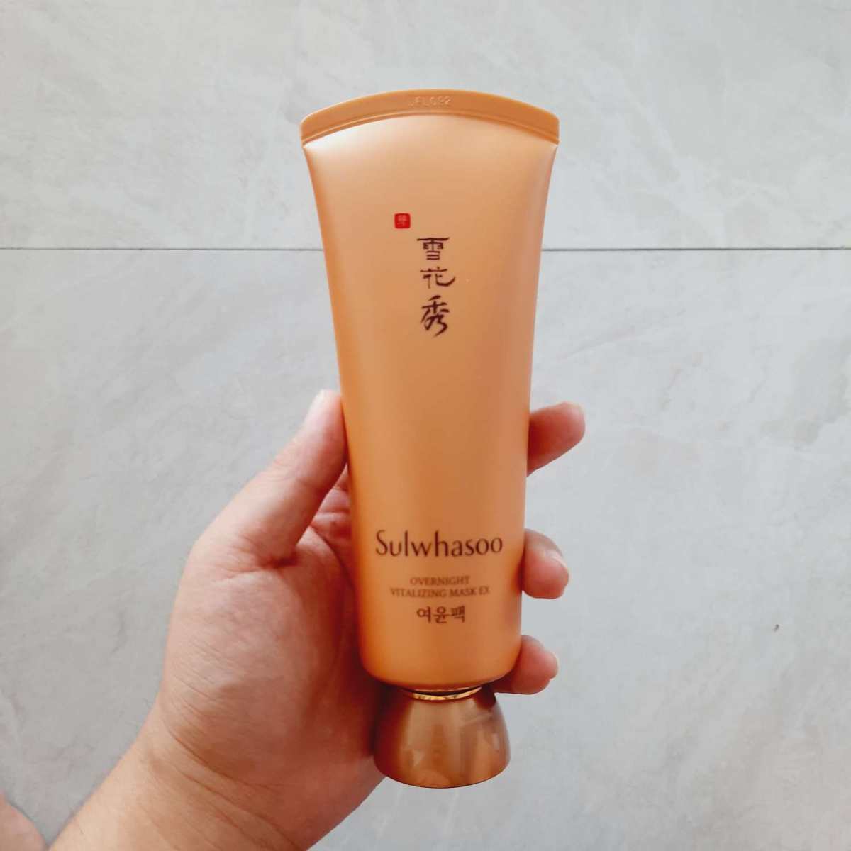 ❤️这款是我妈的挚爱款，保湿滋润效果超群.  🧡味道有一股