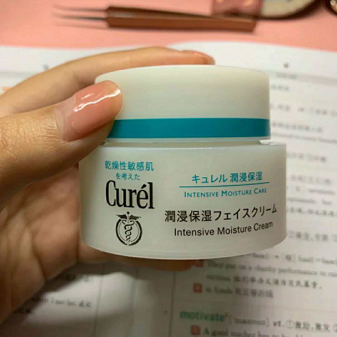 ✅珂润这个牌子是日本著名的妆品牌！他们家的面霜常年一直稳占c