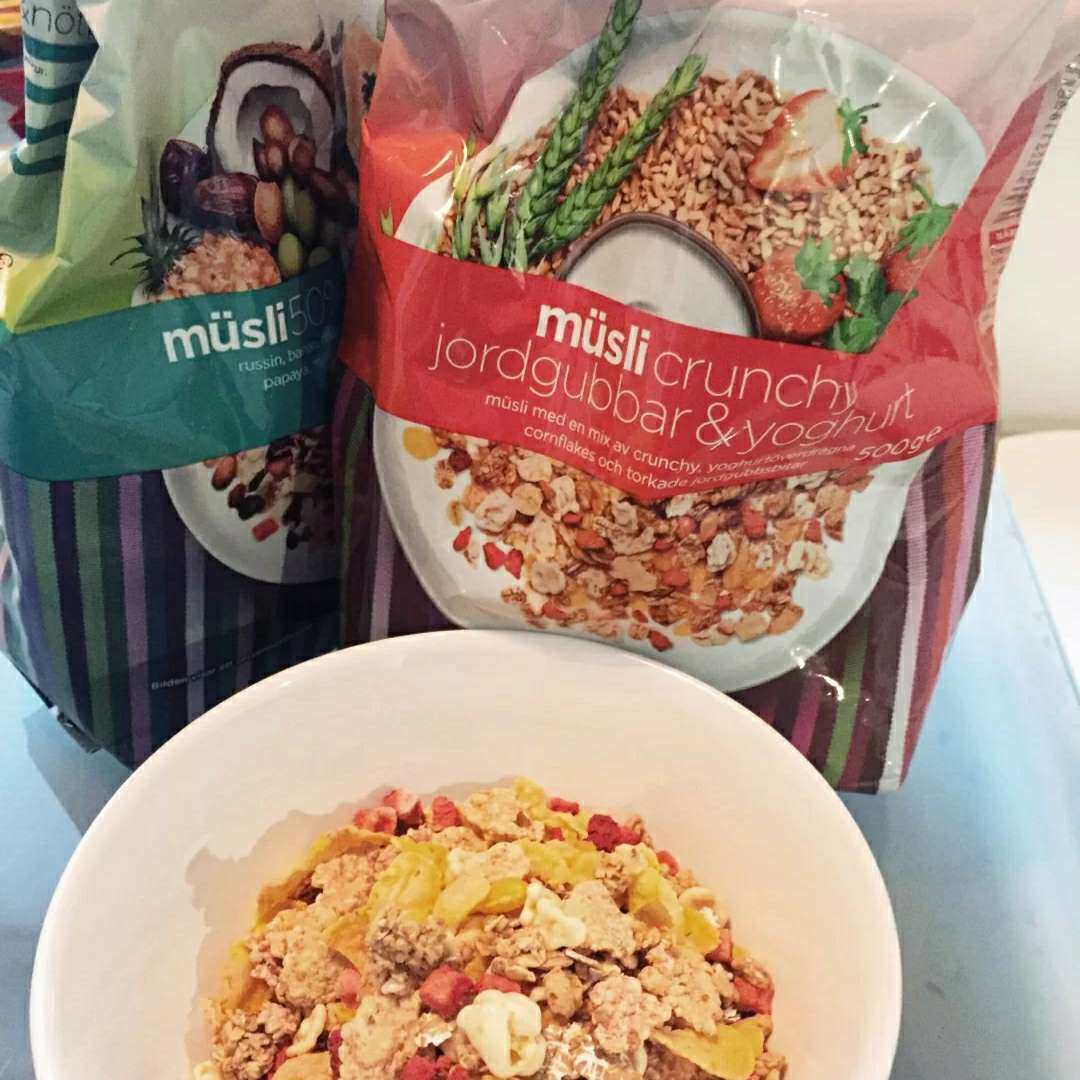 这款燕麦片是很久之前就一直开始吃的。 像这种燕麦片，拿来当早