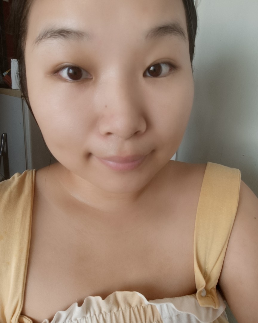 晨间其实可以用清水洗脸，因为我晚上护肤品涂的比较多，会残留一