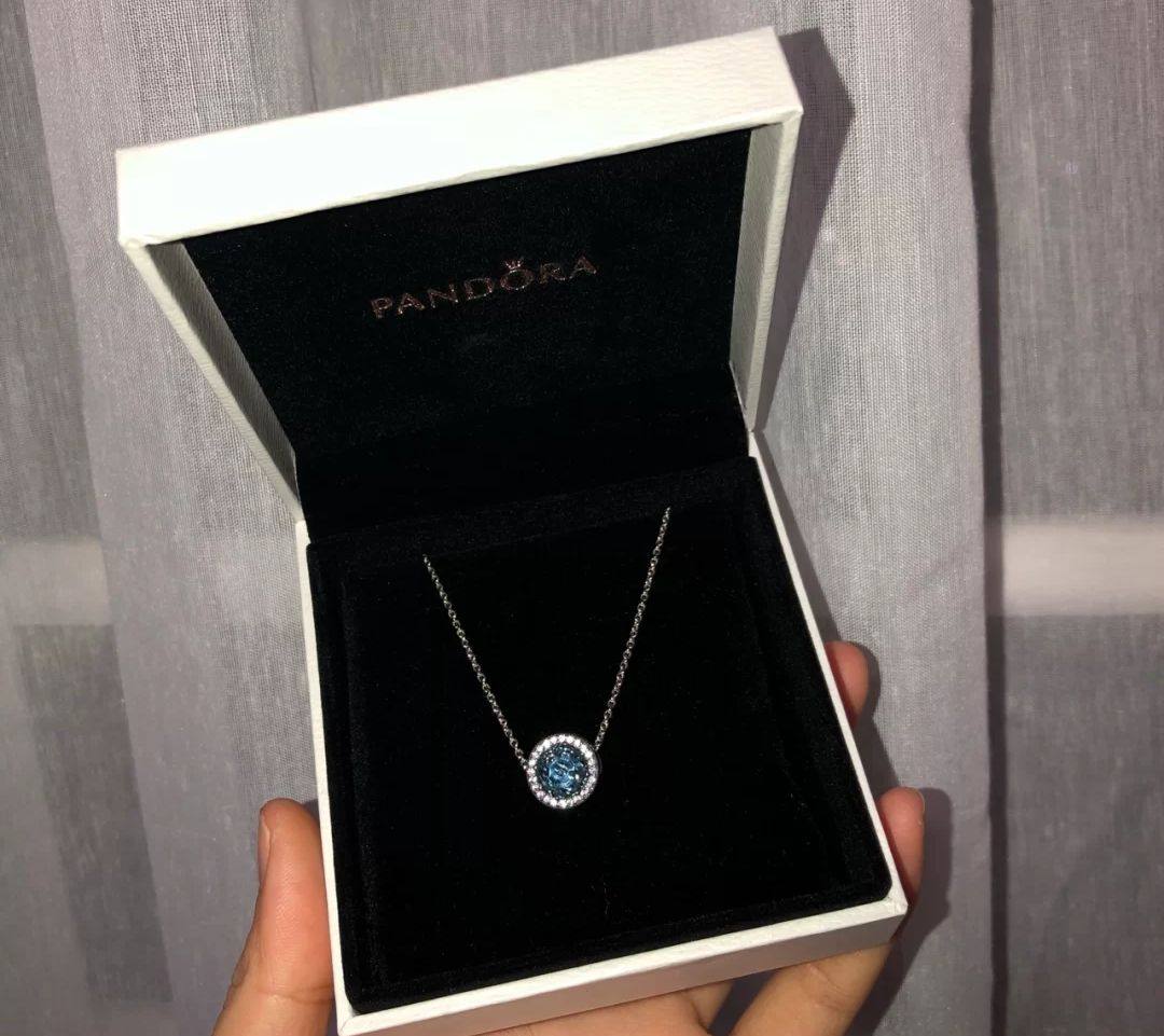 Pandora潘多拉是全球三大珠宝品牌之一，它的手链与串饰的