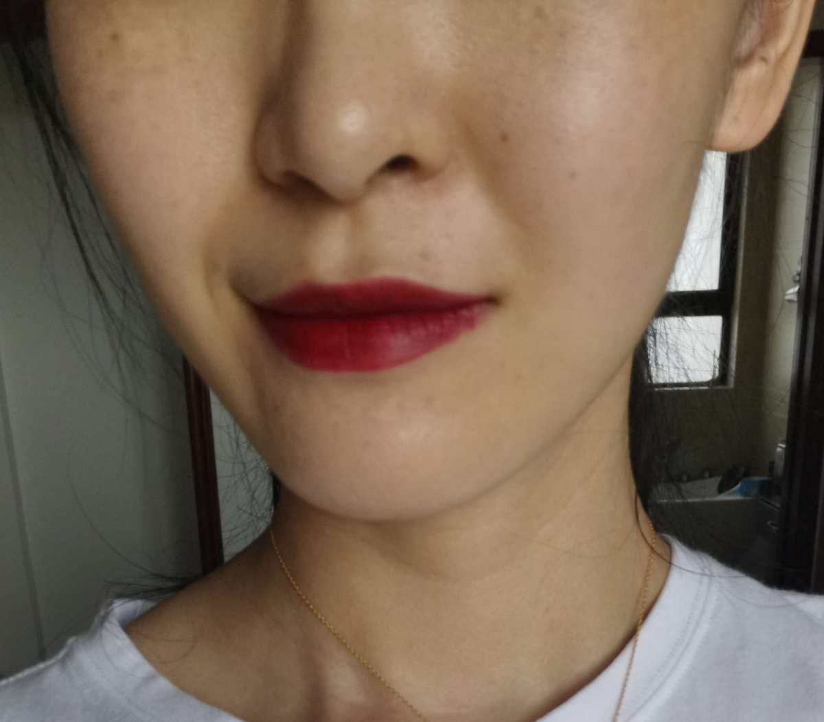 妈妈咪呀！涂惯了豆沙温柔色，突然一涂201，好不习惯啊！感觉