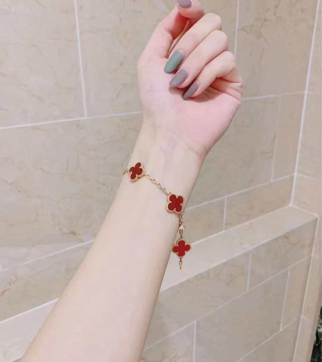 国内现货VCA 梵克雅宝 红五花手链 红玉髓真的绝美！！显白