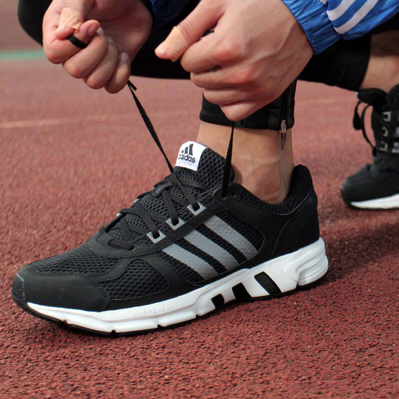 adidas是德国知名的运动休闲品牌，其产品覆盖跑鞋、篮球、