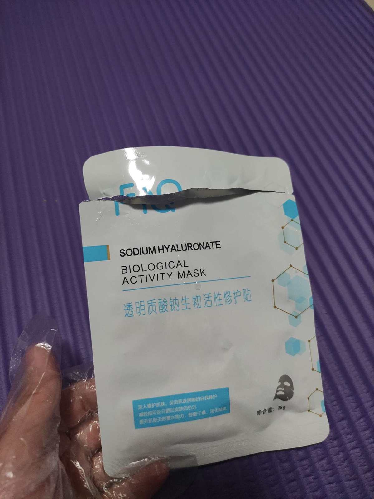 晚上有时间的话会做个瑜伽然后洗澡后，每隔两天贴面膜，因为之前