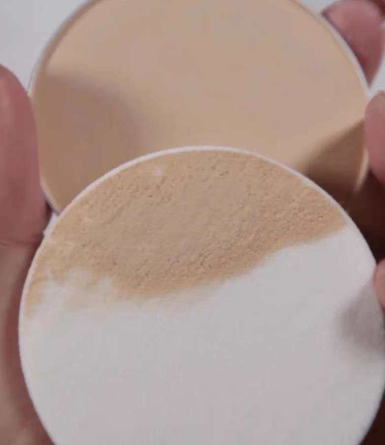 ✨建议美国MAC官网购入  ✨黑镜粉饼是一款上妆 定妆 补妆