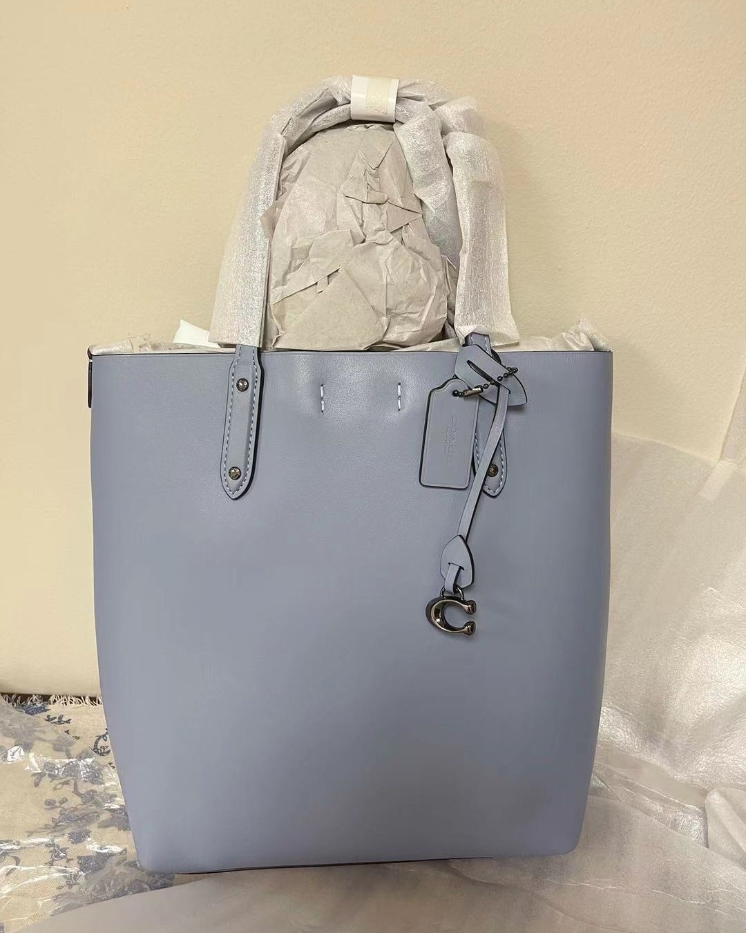 最近在jomsshop 买的coach托特包 花了 149.