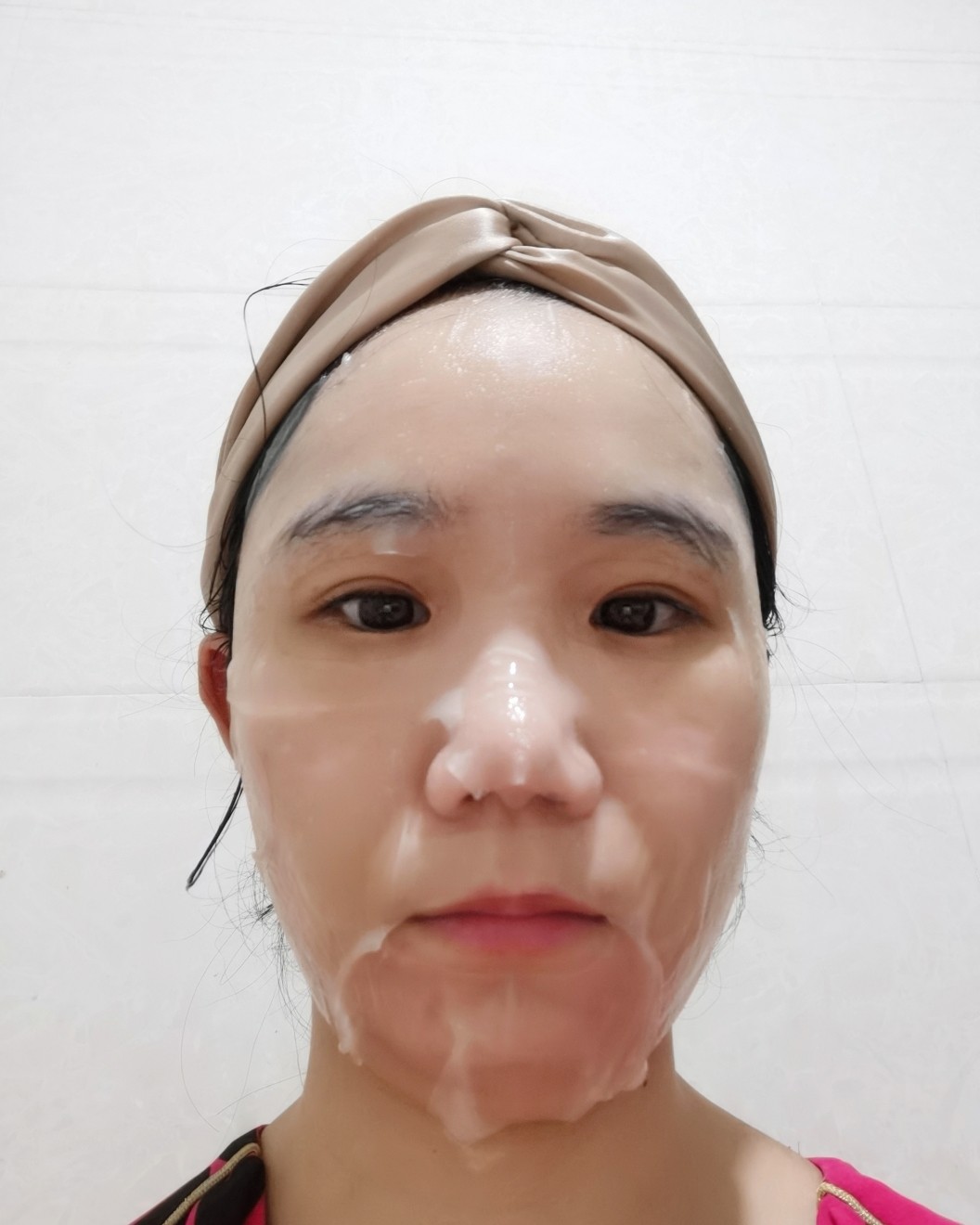 ✅今天敷的是敷尔佳植萃醒肤修护面膜，这个面膜精华份量还是蛮足