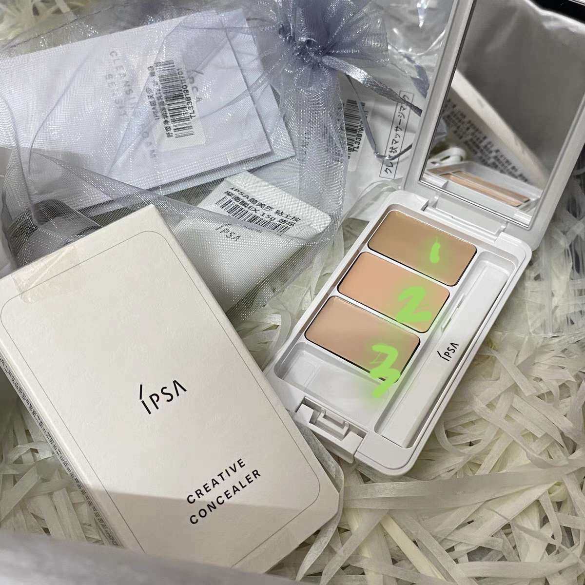 ipsa的三色遮暇膏是真的老网红了，而且感觉它算稍微润一点点