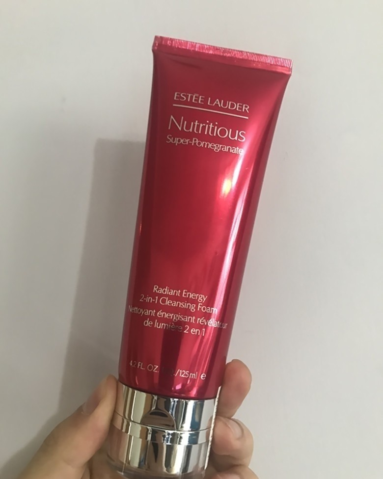 ✅雅诗兰黛红石榴洁面，去黄气抗氧化，清爽不油腻，泡沫丰富细腻
